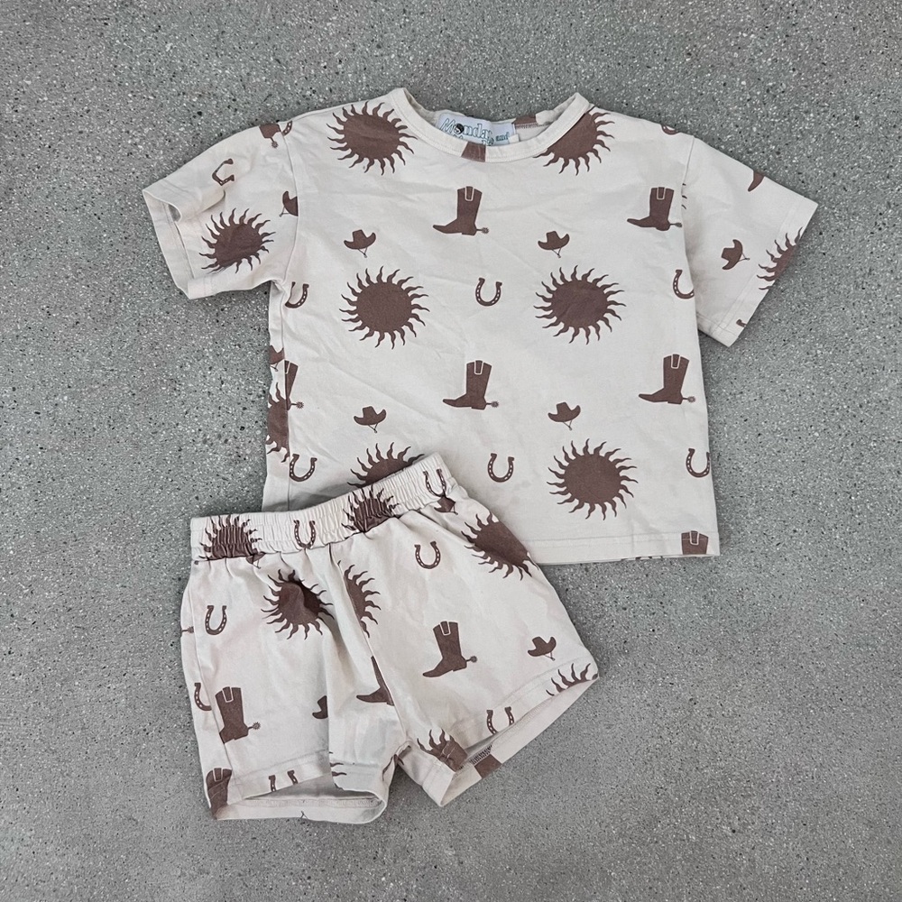 Set - Picture 2 of 3